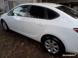 Biały Używany 2018 Opel Astra Sedan/Limuzyna | 41 500 zł (Uczciwa cena)