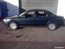 Niebieski Używany 2004 VW Passat Sedan/Limuzyna | 1900 zł