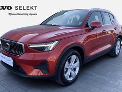 Czerwony Używany 2023 Volvo XC40 SUV | 152 900 zł (Uczciwa cena)