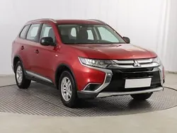 Czerwony Używany 2017 Mitsubishi Outlander SUV | 61 999 zł (Uczciwa cena)