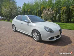 Biały Używany 2011 Alfa Romeo Giulietta Hatchback | 19 000 zł (Uczciwa cena)