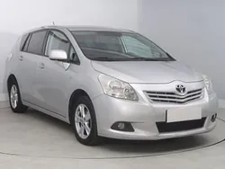 Srebrny Używany 2010 Toyota Verso Minivan | 19 999 zł (Uczciwa cena)