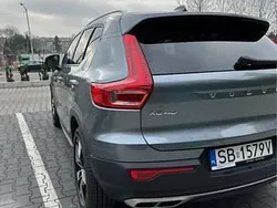 Srebrny Używany 2018 Volvo XC40 SUV | 120 000 zł (Dość drogi)