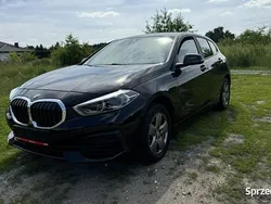 Czarny (metalik) Używany 2021 BMW 118 Advantage Hatchback | 74 999 zł
