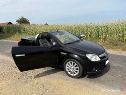 Czarny Używany 2005 Opel Tigra Kabriolet | 5600 zł