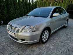 Złoty (metalik) Używany 2004 Toyota Avensis Hatchback | 10 500 zł (Uczciwa cena)
