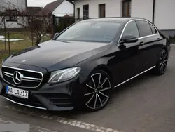Czarny Używany 2019 Mercedes E200 AMG Sedan/Limuzyna | 99 000 zł (Uczciwa cena)