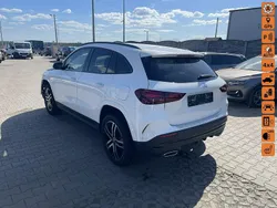 Biały (metalik, perła) Używany 2023 Mercedes GLA200 SUV | 75 900 zł