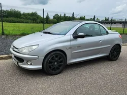 Srebrny (metalik) Używany 2005 Peugeot 206 CC Quiksilver Kabriolet | 3900 zł