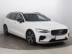 Biały Używany 2020 Volvo V60 Kombi | 116 999 zł (Dość drogi)
