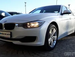 Biały metalik Używany 2012 BMW 318 Sport Line | 62 900 zł
