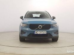 Niebieski Używany 2023 Volvo XC40 Plus SUV | 152 850 zł (Uczciwa cena)