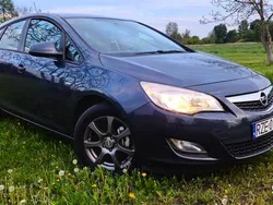 Grafitowy Używany 2010 Opel Astra Hatchback | 18 700 zł (Uczciwa cena)