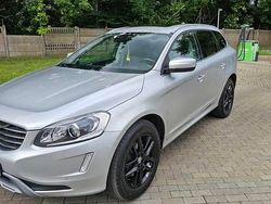 Srebrny Używany 2017 Volvo XC60 SUV | 97 000 zł (Uczciwa cena)
