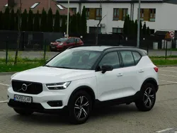Biały Używany 2019 Volvo XC40 R-Design SUV | 89 980 zł (Uczciwa cena)