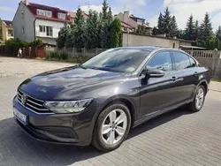 Szary Używany 2021 VW Passat Sedan/Limuzyna | 79 900 zł (Uczciwa cena)