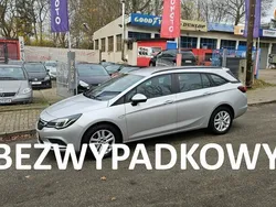 Srebrny Używany 2016 Opel Astra Sedan/Limuzyna | 27 999 zł (Uczciwa cena)
