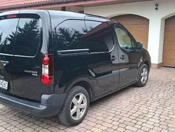 Czarny Używany 2015 Peugeot Partner Minivan | 23 000 zł (Dobra cena)