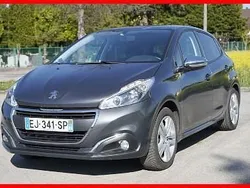 Zielony Używany 2017 Peugeot 208 Hatchback | 25 900 zł (Dobra cena)
