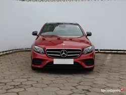 Czerwony Używany 2016 Mercedes E220 Sedan/Limuzyna | 113 999 zł (Uczciwa cena)