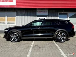 Używany 2021 Volvo V60 CC Kombi | 124 900 zł (Uczciwa cena)