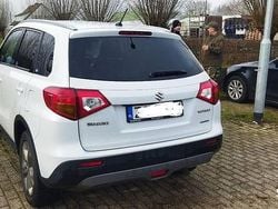 Biały Używany 2017 Suzuki Vitara SUV | 64 000 zł (Uczciwa cena)