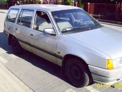 Srebrny Używany 1991 Opel Kadett Kombi | 3700 zł