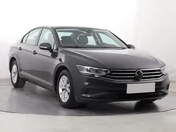 Szary Używany 2020 VW Passat Sedan/Limuzyna | 61 999 zł (Dobra cena)