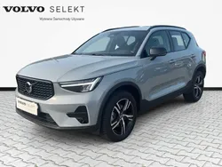 Szary Używany 2025 Volvo XC40 SUV | 171 900 zł (Uczciwa cena)