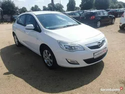 Biały Używany 2013 Opel Astra Hatchback | 21 900 zł (Dobra cena)