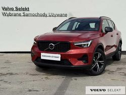 Czerwony Używany 2025 Volvo XC40 SUV | 159 000 zł (Uczciwa cena)