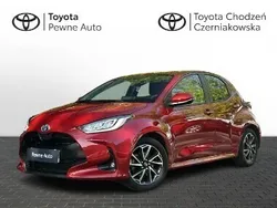 Czerwony Używany 2023 Toyota Yaris Hybrid Comfort Hatchback | 89 900 zł (Uczciwa cena)