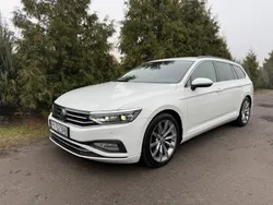 Biały Używany 2021 VW Passat Sedan/Limuzyna | 84 500 zł (Uczciwa cena)