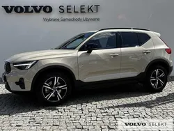Beżowy Używany 2025 Volvo XC40 SUV | 174 900 zł (Uczciwa cena)