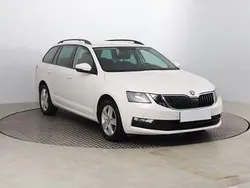 Biały Używany 2020 Skoda Octavia Kombi | 52 999 zł (Super Cena)