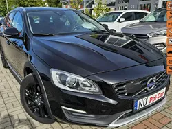 Czarny Używany 2018 Volvo V60 CC Kombi | 74 900 zł