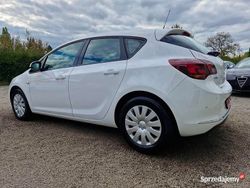 Biały Używany 2014 Opel Astra Hatchback | 27 900 zł (Uczciwa cena)