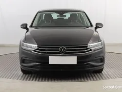 Szary Używany 2021 VW Passat Sedan/Limuzyna | 68 999 zł (Dobra cena)