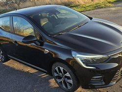 Czarny Używany 2021 Renault Clio V LIMITED Hatchback | 38 999 zł (Dobra cena)