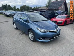 Niebieski (metalik) Używany 2016 Toyota Auris Kombi | 19 900 zł
