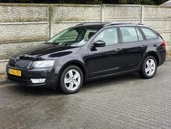 Czarny Używany 2014 Skoda Octavia Kombi | 28 900 zł (Uczciwa cena)