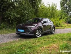 Bordowy Używany 2024 Toyota C-HR SUV | 111 999 zł (Dość drogi)