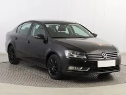 Czarny Używany 2011 VW Passat Sedan/Limuzyna | 28 999 zł (Uczciwa cena)