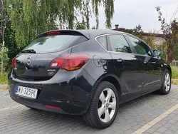 Czarny Używany 2011 Opel Astra Hatchback | 21 000 zł (Uczciwa cena)