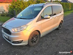Srebrny Używany 2016 Ford Tourneo Courier Minivan | 29 900 zł (Dość drogi)