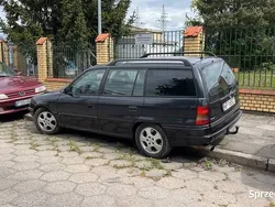 Czarny Używany 1994 Opel Astra Kombi | 6900 zł