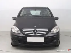 Czarny Używany 2005 Mercedes B180 Minivan | 5499 zł (Uczciwa cena)