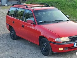Czerwony Używany 1997 Opel Astra Kombi | 6500 zł