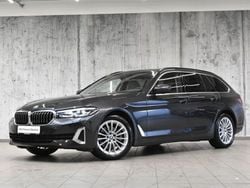 Szary sophisto z brylantowym połyskiem metalizowany Używany 2020 BMW 520 Luxury Line Kombi | 148 900 zł (Drogi)