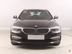 Brązowy Używany 2018 BMW 520 Kombi | 96 999 zł (Uczciwa cena)